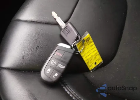 2019 Jeep Cherokee Latitude Plus 4X4 z USA, uszkodzony, nr VIN 1C4PJMLBXKD237512